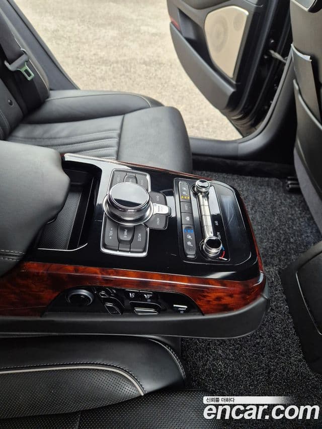 Genesis EQ900 Prestige, 2016 15