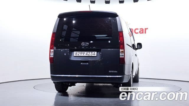 Hyundai Staria Modern, 2023 4