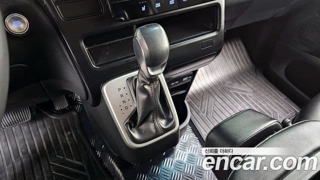 Hyundai Staria Modern, 2023 9