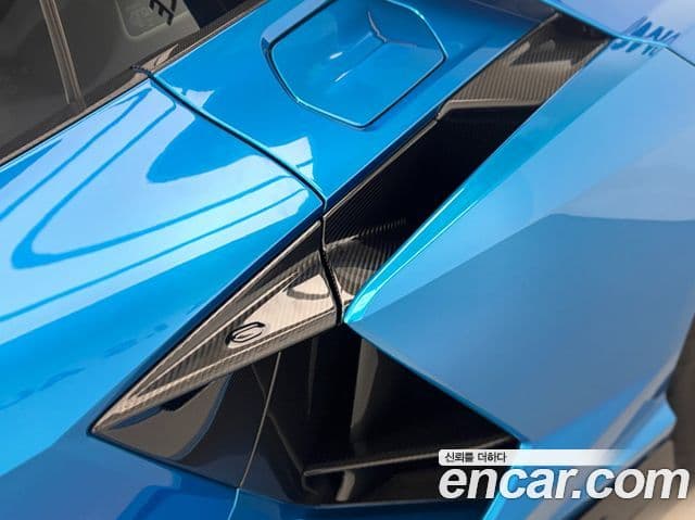 Lamborghini 레부엘토, 2025 12