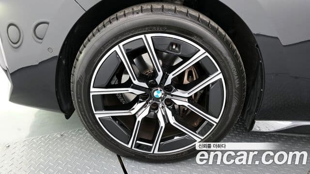 BMW 7시리즈 (G70) 740d xDrive M Sport, 2025 все фото