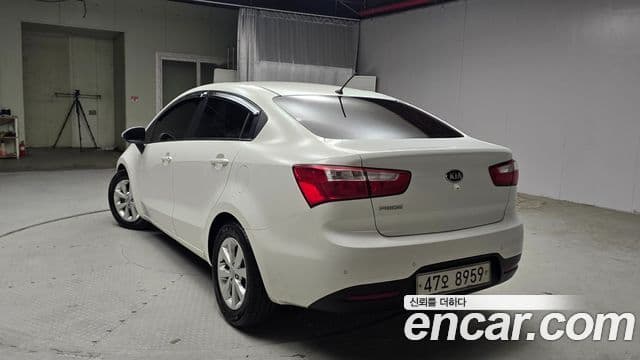 Kia All New Pride Deluxe, 2014 4