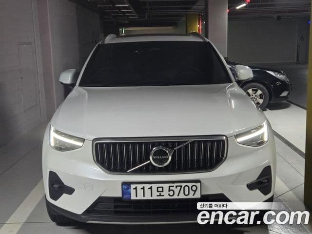 Volvo XC40 B4 Ultimate Bright, 2025 1