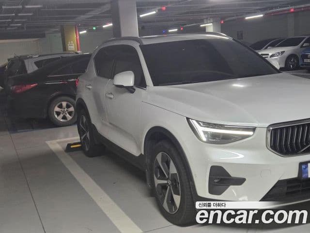 Volvo XC40 B4 Ultimate Bright, 2025 2