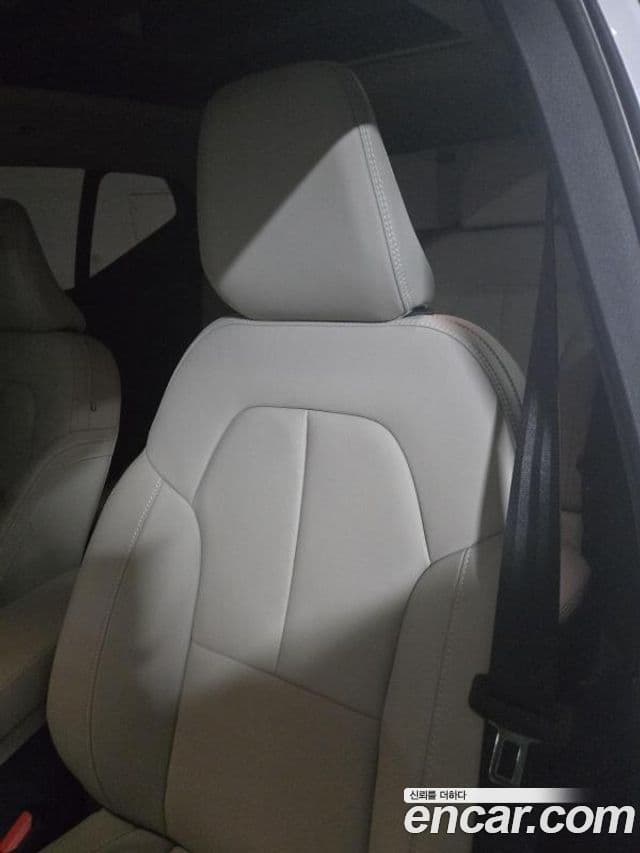 Volvo XC40 B4 Ultimate Bright, 2025 12