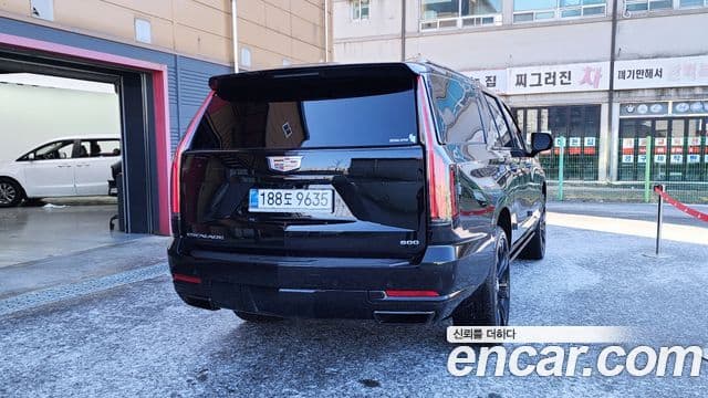 Cadillac Escalade 5세대 ESV Sport Platinum, 2025 4