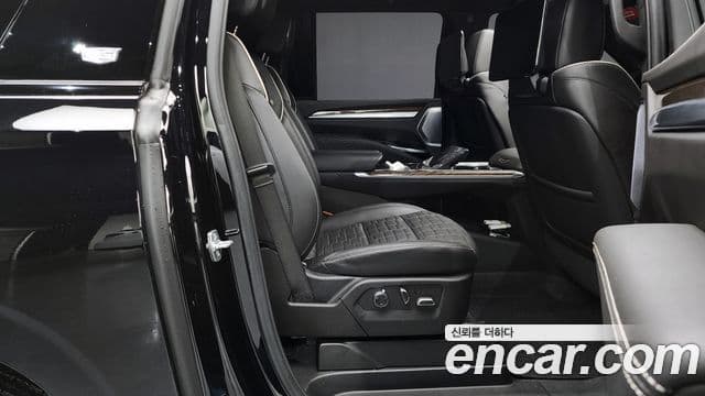 Cadillac Escalade 5세대 ESV Sport Platinum, 2025 12