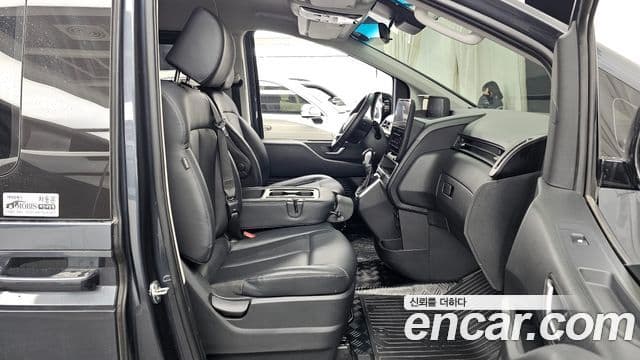 Hyundai Staria Modern, 2023 11