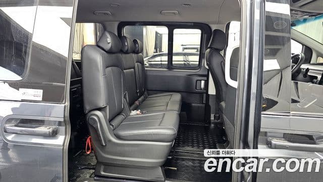 Hyundai Staria Modern, 2023 12