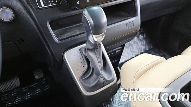 Hyundai Staria Modern, 2023 9