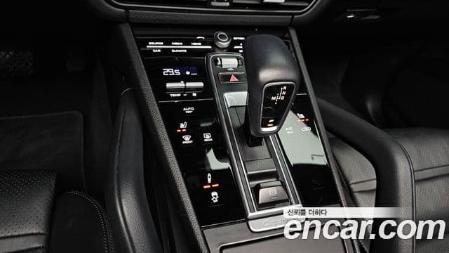 Porsche Cayenne (PO536), 2021 9