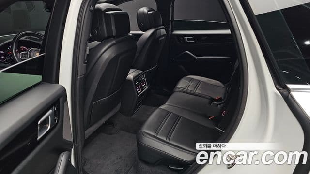 Porsche Cayenne (PO536), 2021 12