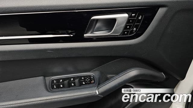 Porsche Cayenne (PO536), 2021 19