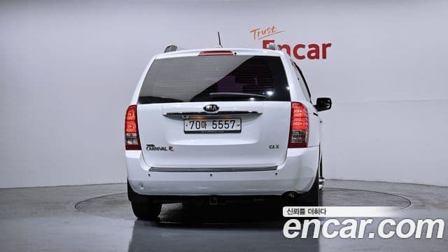 Kia Carnival R Premium, 2013 4