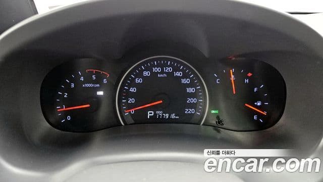 Kia Carnival R Premium, 2013 8