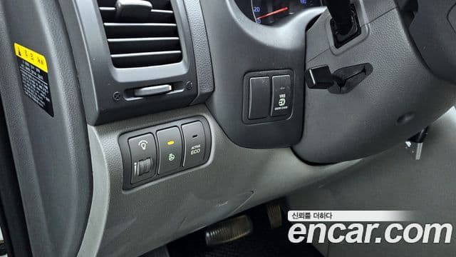 Kia Carnival R Premium, 2013 14