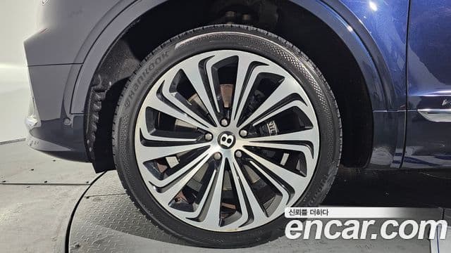 Bentley Bentayga 4.0 V8, 2022 все фото