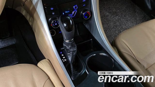 Hyundai YF Sonata экспортная версия, 2011 9