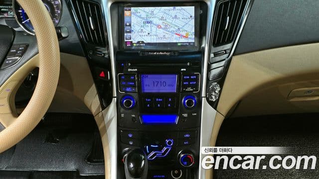 Hyundai YF Sonata экспортная версия, 2011 17