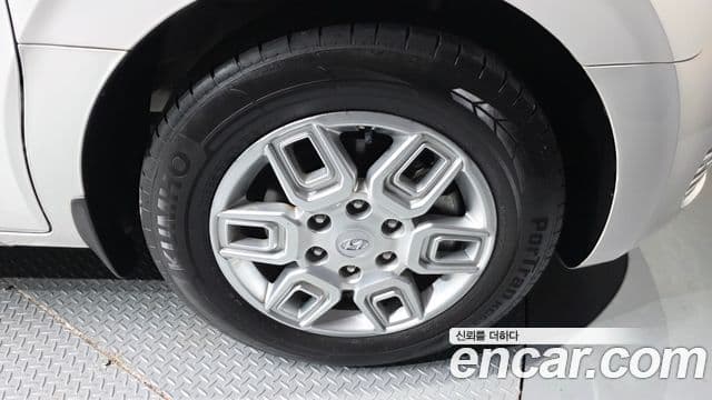 Hyundai Staria Modern, 2023 все фото