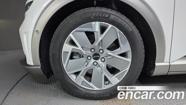 Genesis GV60 Standard, 2023 все фото