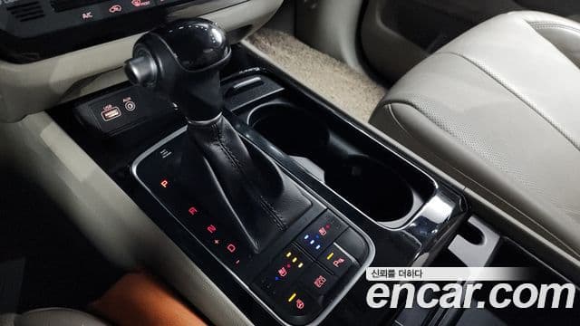 Kia All New Carnival Noblesse, 2015 9