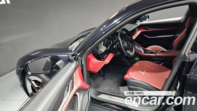 Porsche 타이칸 4S, 2025 10