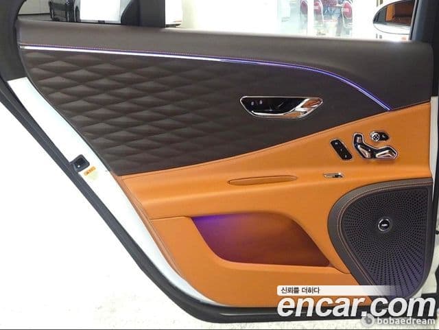 Bentley Flying Spur 3세대 4.0 Azure, 2023 12