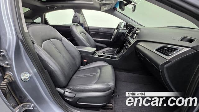 Hyundai LF Sonata Special, 2017 10