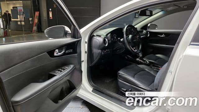 Kia The / новый New K3 2세대 Signature, 2022 11