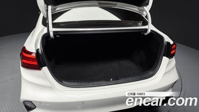 Kia The / новый New K3 2세대 Signature, 2022 20