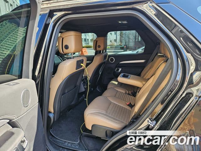 Land Rover Discovery 5 D300 R-Dynamic HSE, 2023 10