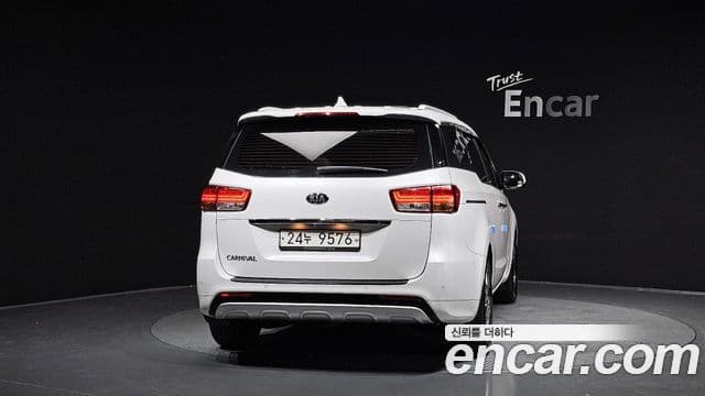 Kia All New Carnival Prestige, 2015 4