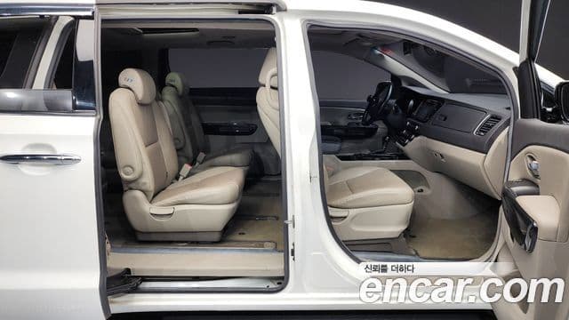 Kia All New Carnival Prestige, 2015 10
