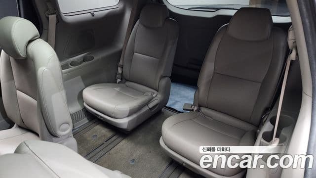 Kia All New Carnival Prestige, 2015 11
