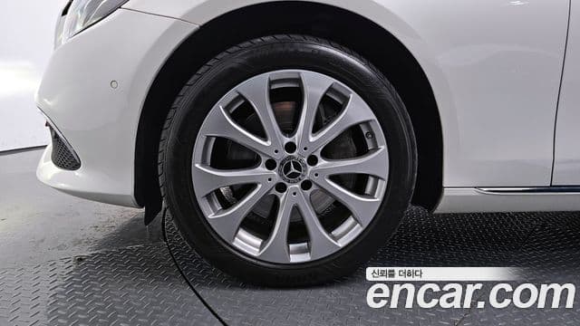 Mercedes-Benz E-класс W213 E300 4MATIC Exclusive Intelligent Drive, 2017 все фото