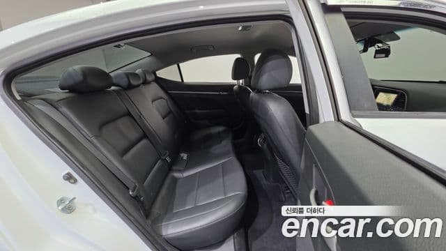 Hyundai Avante AD 1.6 GDI Smart, 2016 19