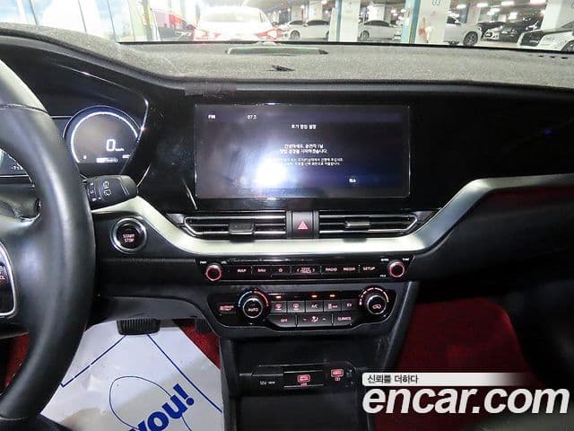 Kia Niro Plus Air (таксомоторный тип), 2024 10