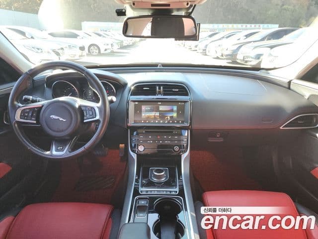 Jaguar XE 20d R스포츠, 2017 8