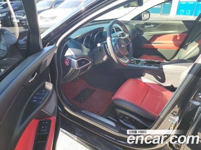 Jaguar XE 20d R스포츠, 2017 11