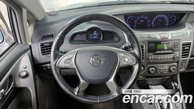 KG모빌리티(SsangYong) Korando 투리스모 4WD TX 11인승, 2016 13