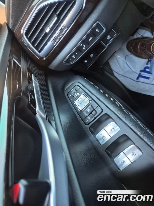 Genesis G90 Premium Luxury, 2020 9