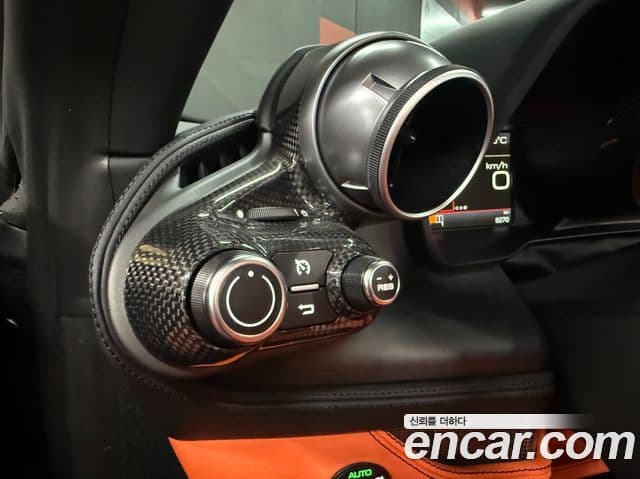 Ferrari F8 스파이더 3.9 V8, 2021 12