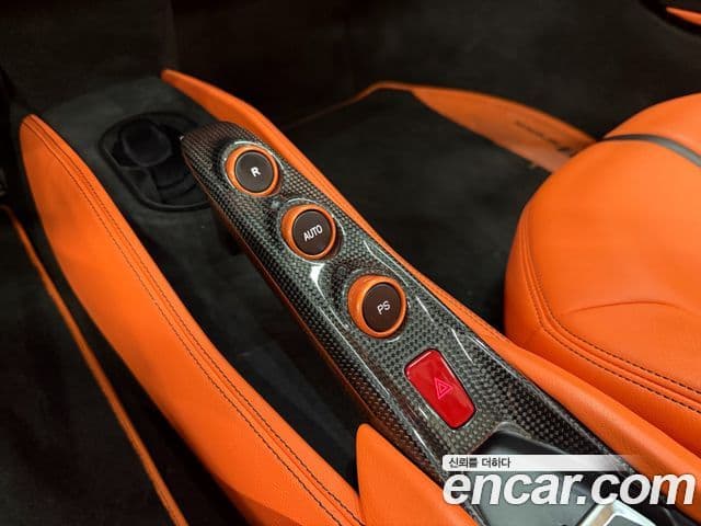 Ferrari F8 스파이더 3.9 V8, 2021 15