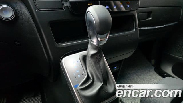 Hyundai Staria Modern, 2025 9