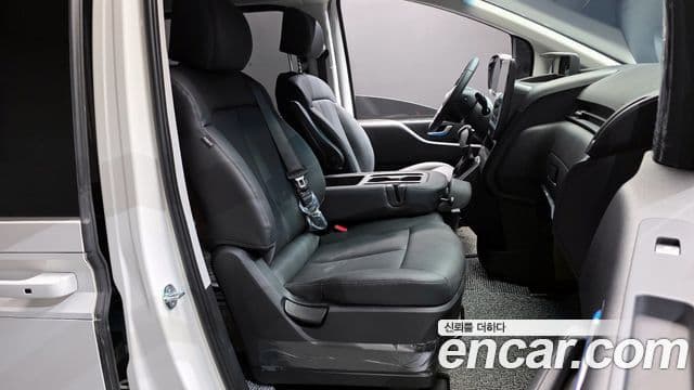 Hyundai Staria Modern, 2025 10