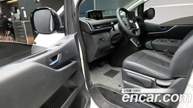 Hyundai Staria Modern, 2025 11