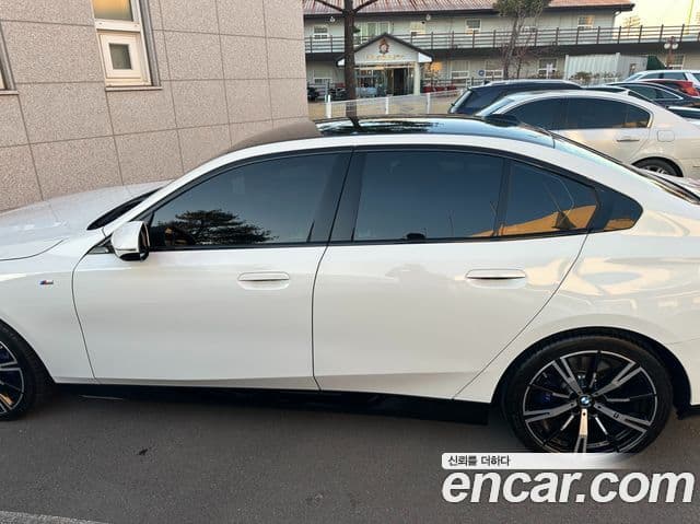 BMW 5시리즈 (G60) 530i xDrive M Sport, 2024 3