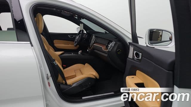 Volvo XC60 2세대 B5 Ultimate Bright, 2024 17