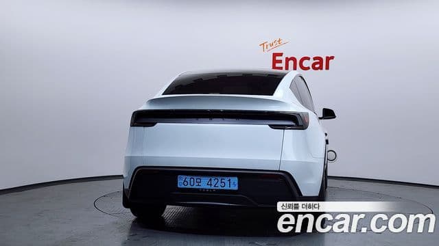 Tesla модель Y, 2025 4